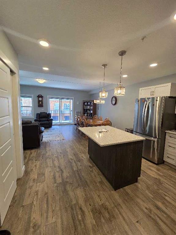 Picture for 201, 499 Meadow Lake Court E