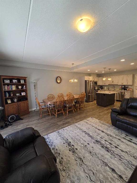Picture for 201, 499 Meadow Lake Court E