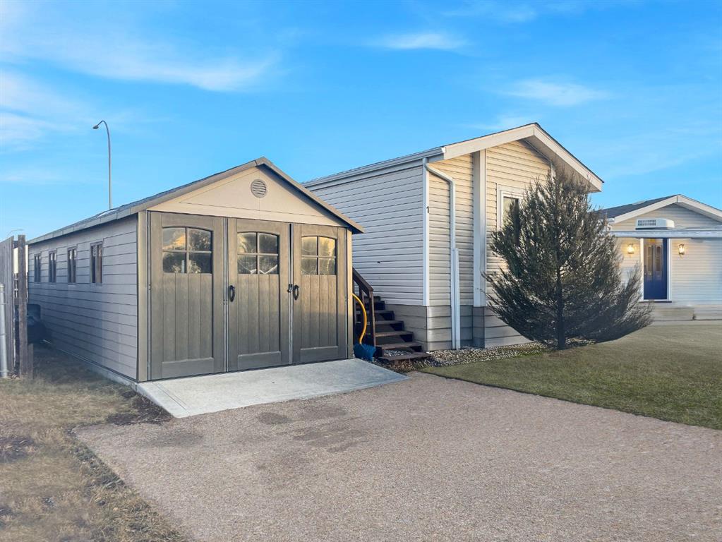 Picture for 105 Meadowlake Close E