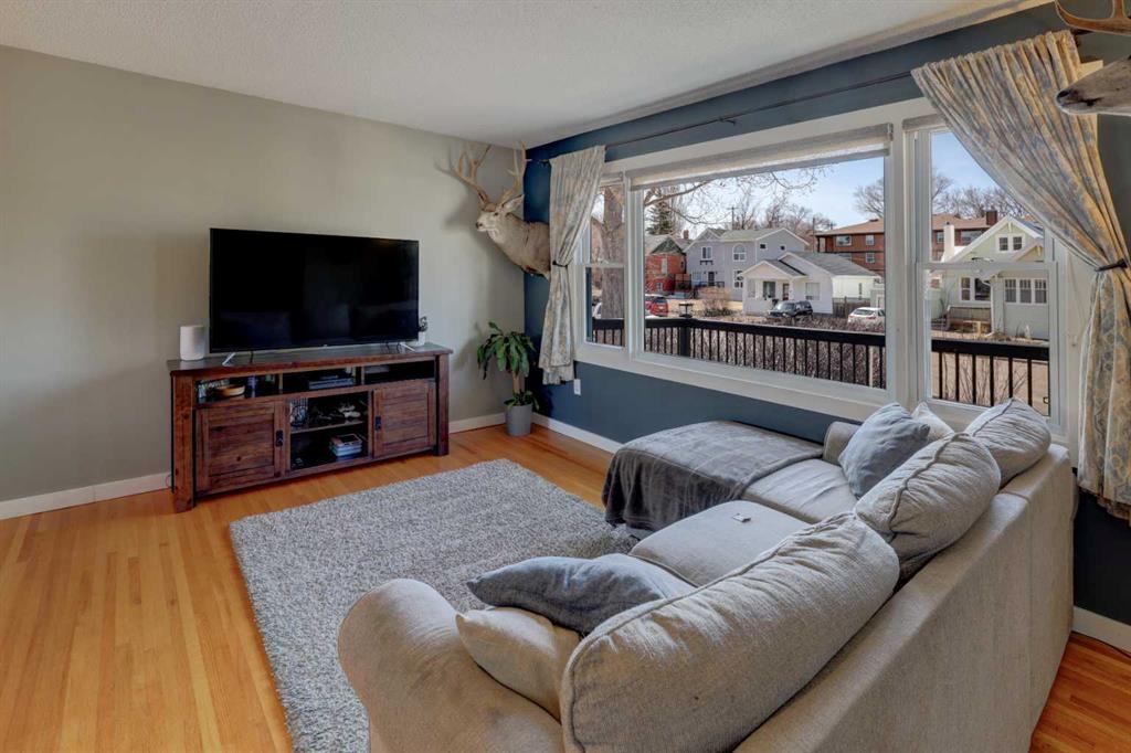 Picture for 220 3 Street E