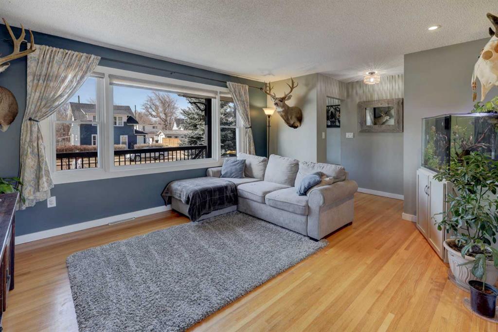 Picture for 220 3 Street E