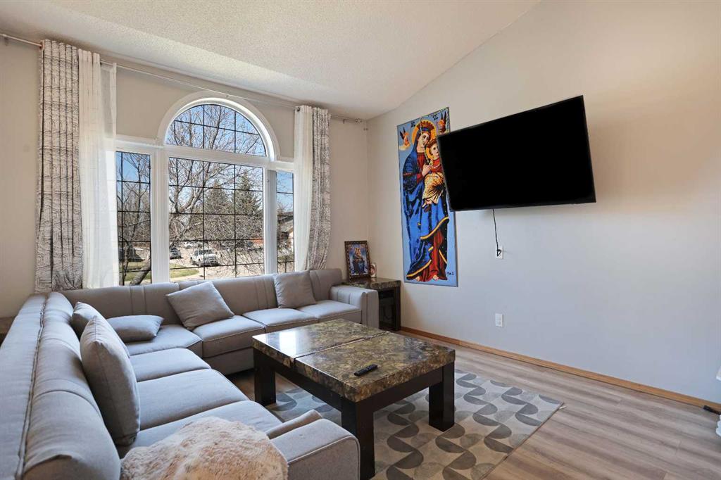 Picture for 3 Prairie Meadows Road W