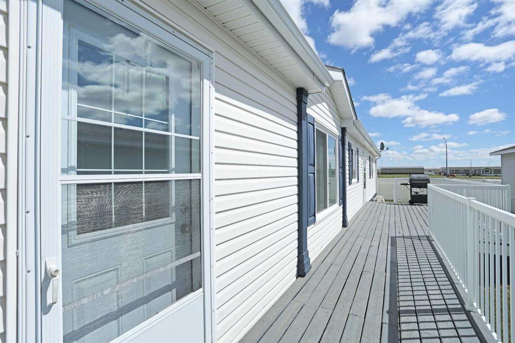 Picture for 45 Meadowplace Crescent E