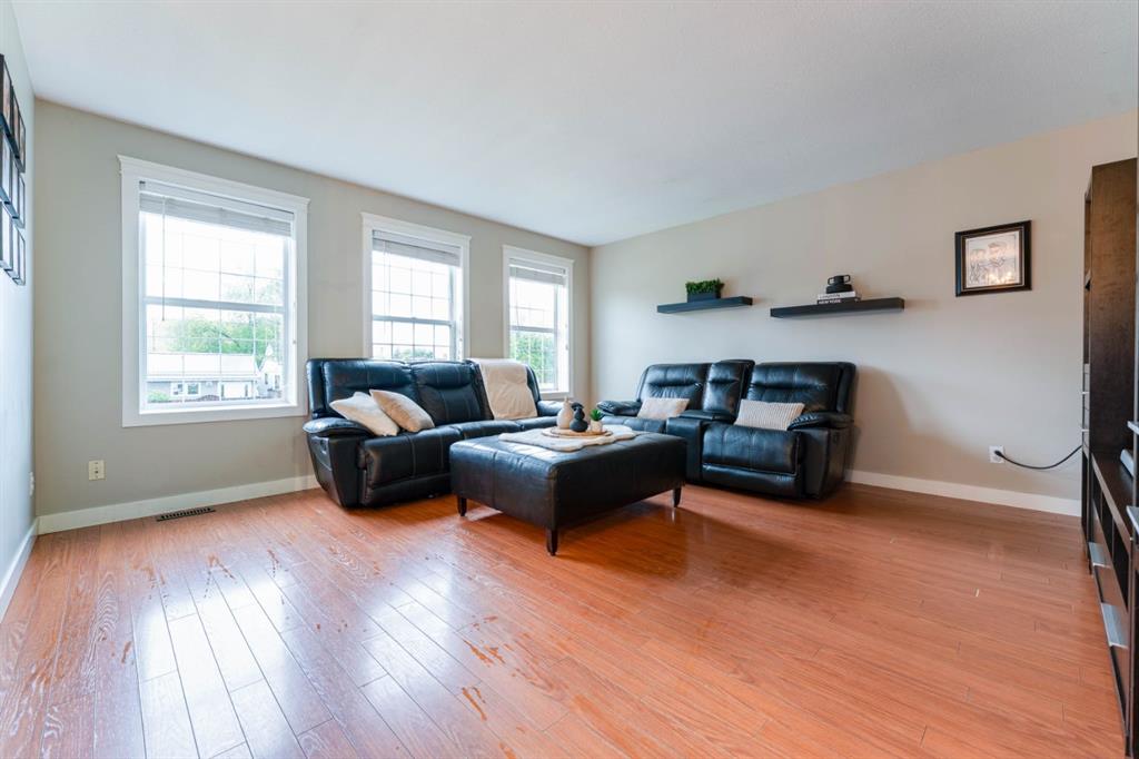 Picture for 685 3 Avenue W