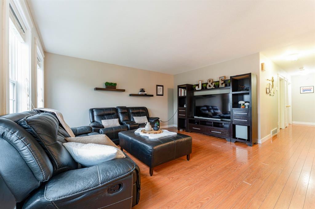 Picture for 685 3 Avenue W