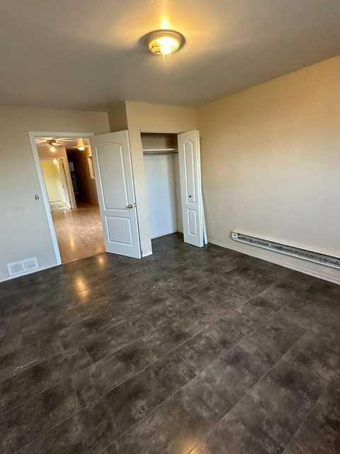 Picture for 305 2 Avenue E