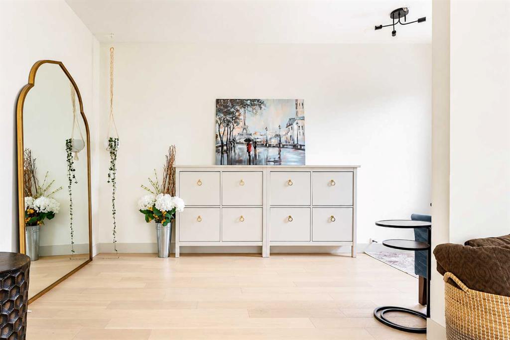 Picture for 27 Laurel Place W